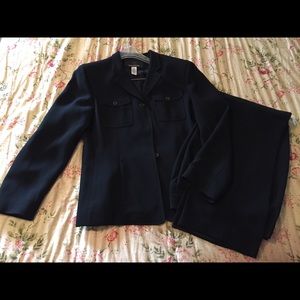 Jones New York fully lined suit jacket/pants